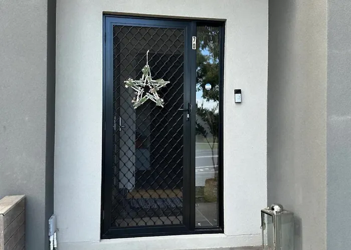 Self-Contained Flat